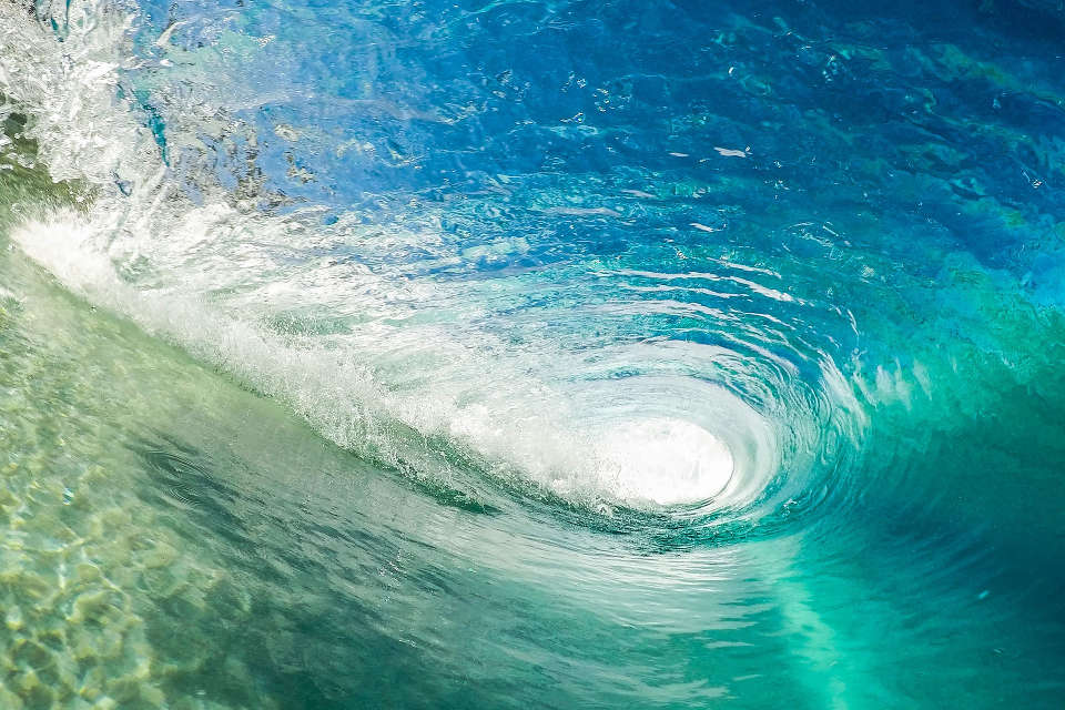 Praticare il surf nella costa della Maremma